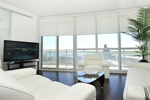 Hotel Hydewest - Dan Leckie Way Toronto
