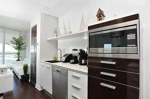 Hotel Hydewest - Dan Leckie Way Toronto
